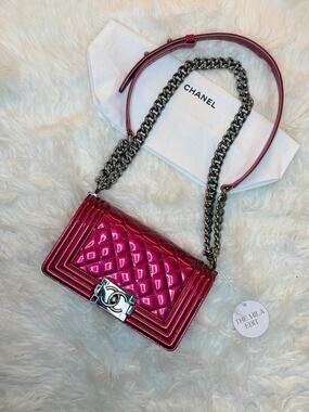 CHANEL SMALL BOY BAG IN PINK PATENT LEATHER